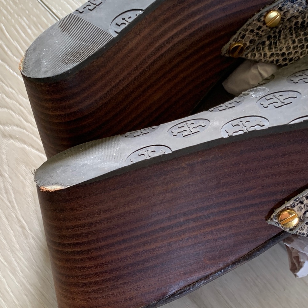 Tory Burch Textured Cream and Brown Mules - Picture 4 of 4
